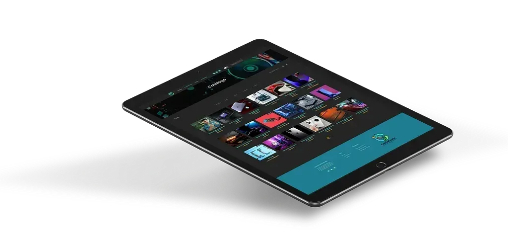 Mockup en tableta del catálogo de CotizaGuate, mostrando cómo se reacomoda la rejilla en una pantalla intermedia.